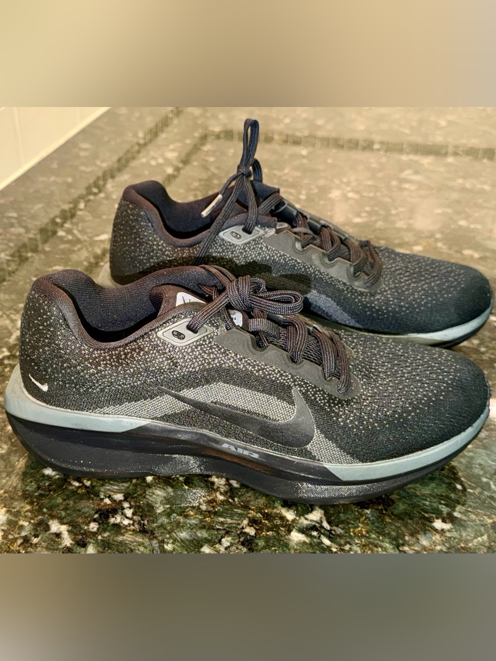 Nike Men’s Windflow 11 Black and Gray Athletic Running Shoes